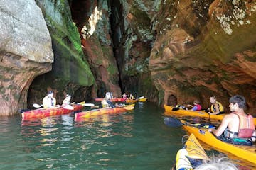 A group going through the caverns at Apostle Island
