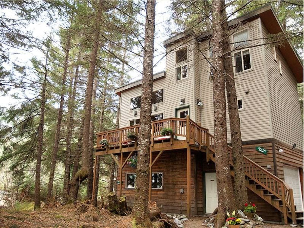 An Alaskan-style home, the two-bedroom Treefort features a natural wood interior, and picture windows that make you feel you’re a part of the rainforest. A unique spiral stairway made from a single tree leads to the upstairs bedroom, which features a king-size bed and large picture windows. The downstairs bedroom has a queen bed, and there is also a queen sofa bed and a single futon in the living room/kitchen area. A more formal dining space is available, with a dining table that will comfortably accommodate 6 people. The kitchen comes fully equipped with pots, pans, dishes and utensils, and the house also includes a full bathroom with tub and shower. Guests can enjoy use of the picnic area, with a barbecue grill and fire pit. Firewood can be purchased just down the road at Miller's Landing.