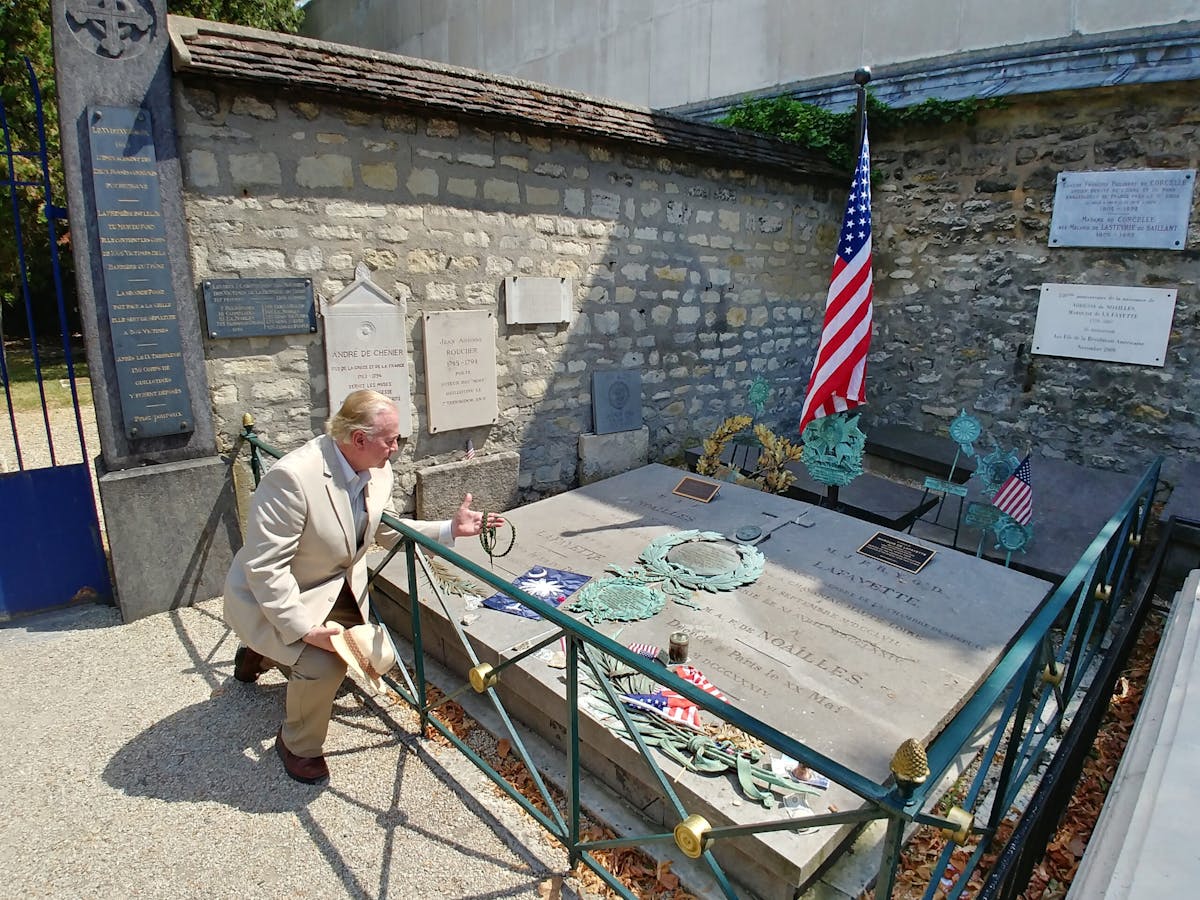 former marine paying hommage to general Lafayette in front of his tomb at Picpus cemetery