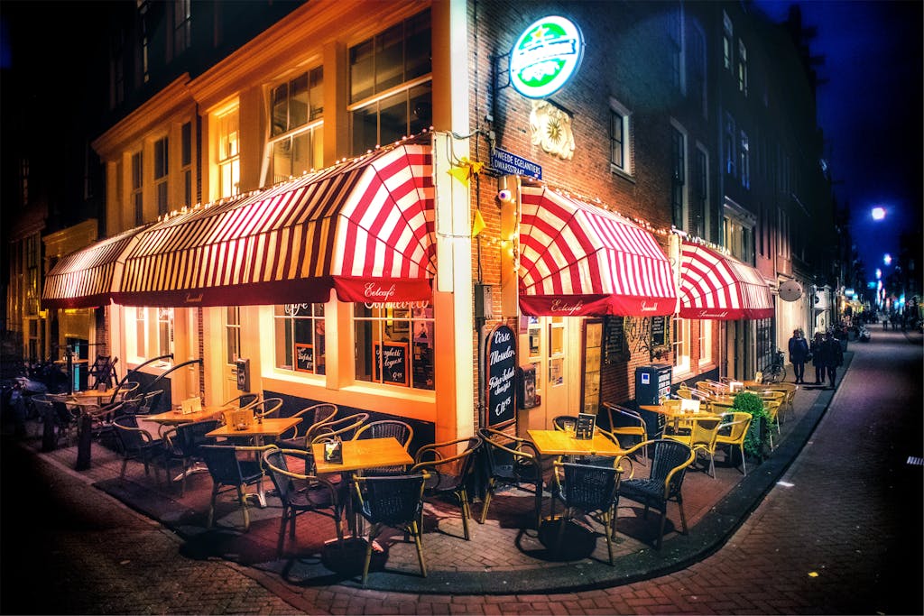 Romantic getaways in a dinner in Amsterdam
