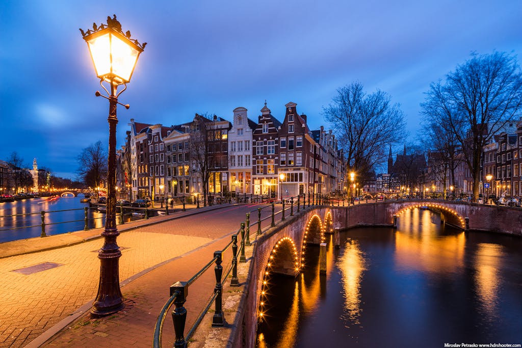 Romantic Amsterdam have a walk on valentines nay in Amsterdam