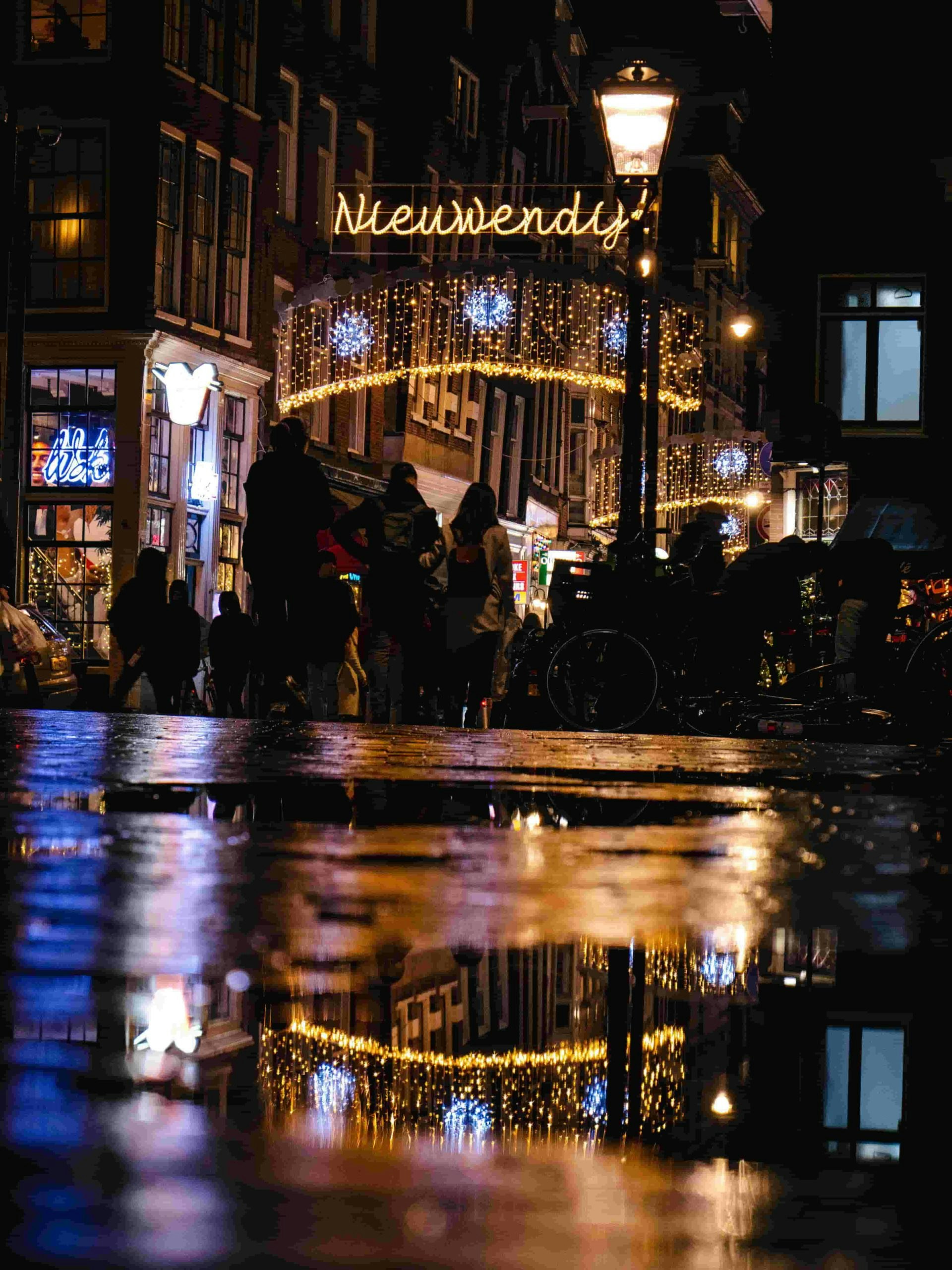 20+ Things to do at Night in Amsterdam as a couple image picture
