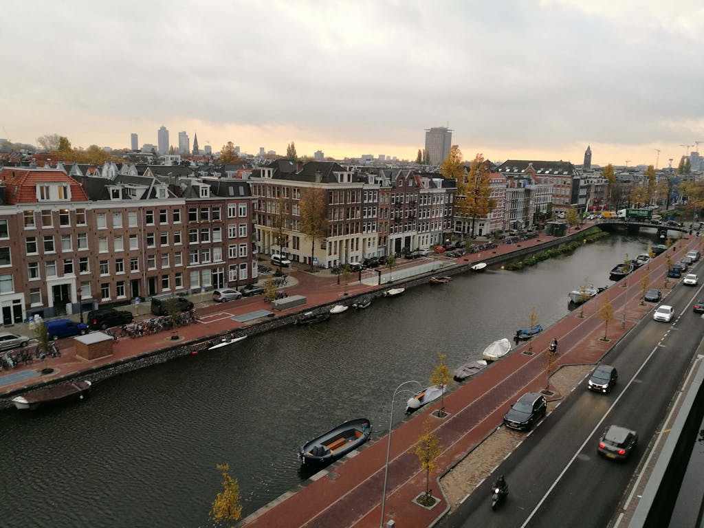 Prachtige grachten van Amsterdam van bovenaf gefotografeerd