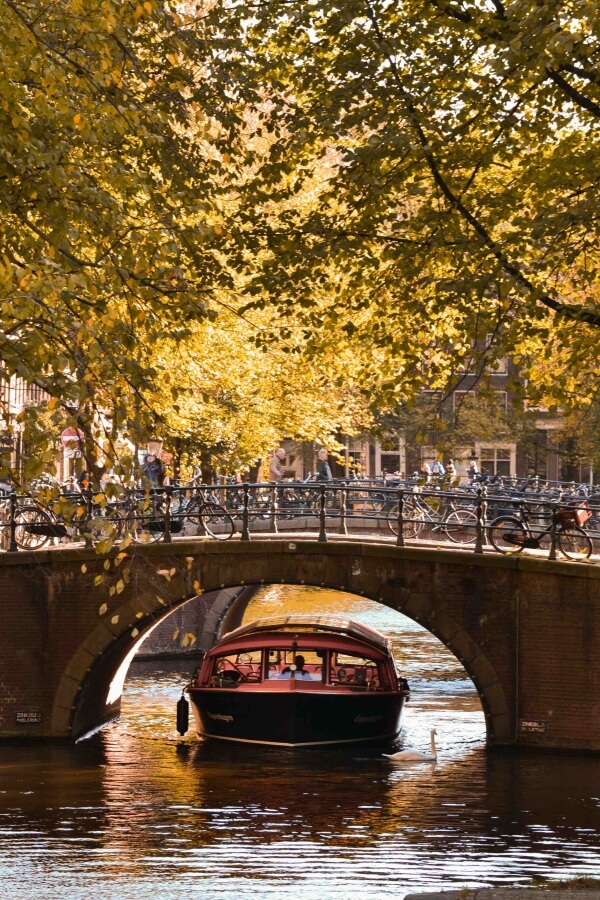 love bridge of amsterdam
