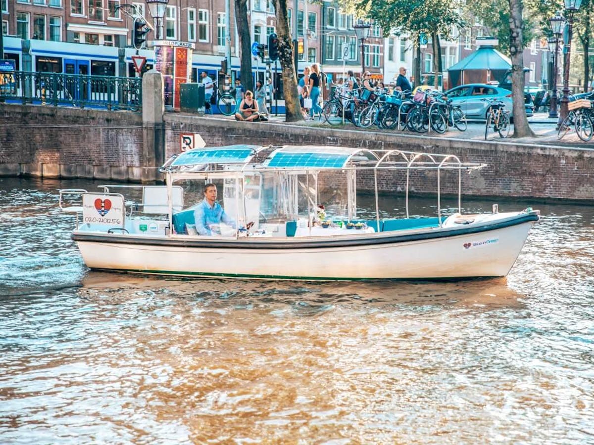 romantische-rondvaart-boot-amsterdam