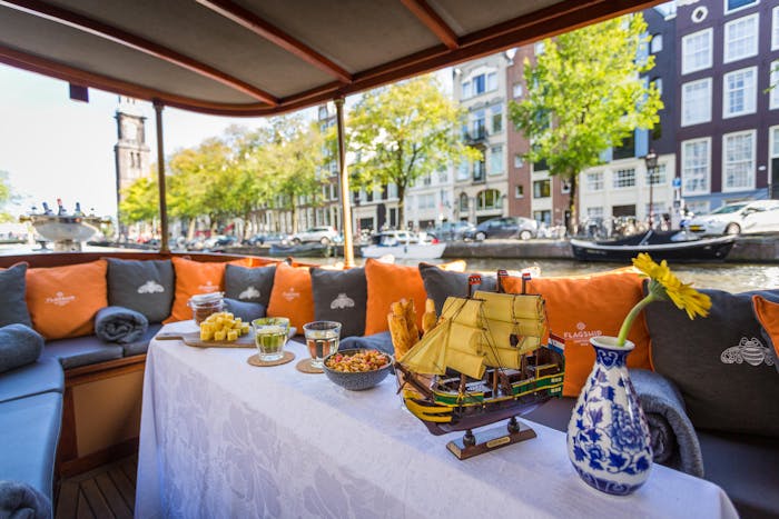 restaurant boat trip amsterdam