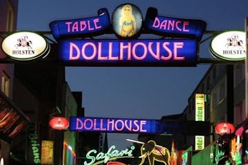 St Pauli Tour around Table dance dollhouse in Hamburg