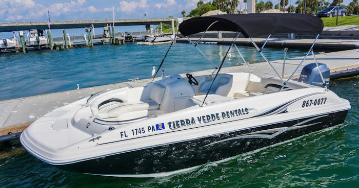 20' Hurricane Deckboat  Tierra Verde Boat Rentals