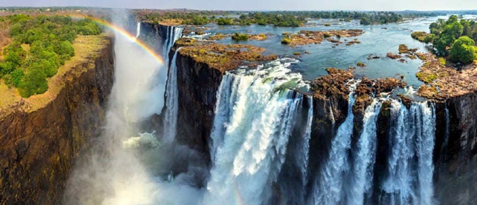 Is Victoria Falls bigger than Niagara Falls?