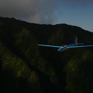 Silent Sunday - Gliders Over Oahu - Salsaworldtravelersblog