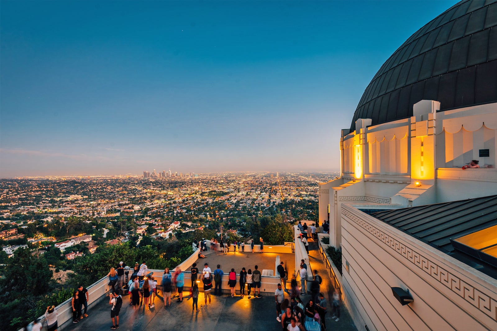 Los+Angeles+Times%3A+Mysterious+Lights+Dance+Over+Griffith+Observatory%2C+Leaving+Skywatchers+in+Awe