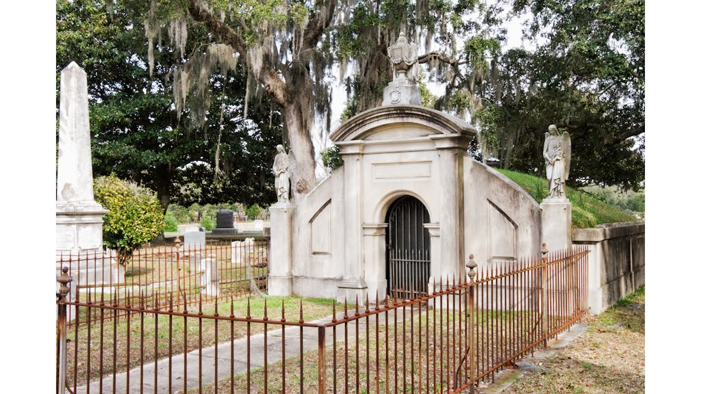 things to do in charleston with family magnolia cemetery