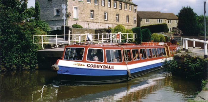 canal boat trips leeds