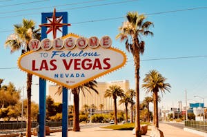 the welcome to las vegas sign