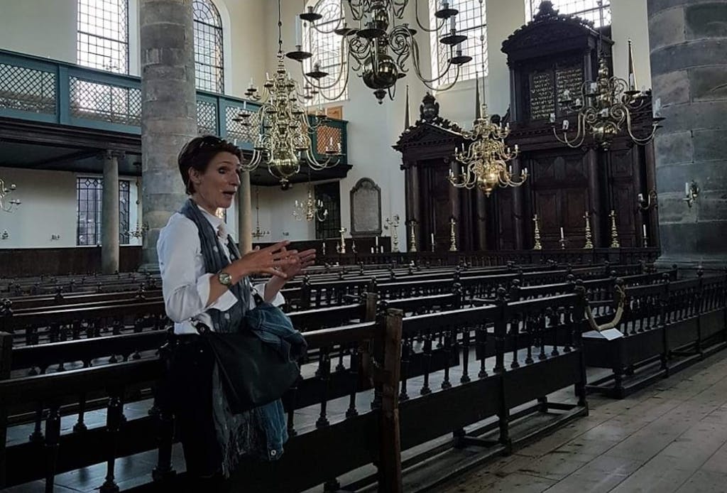 Tour guide in the Portuguese Synagogue