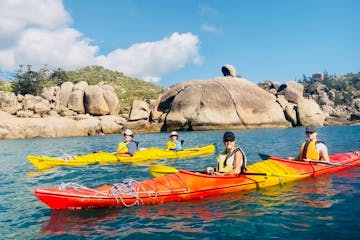 4 people on 2 tandem kayaks
