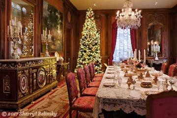 Hillwood Dining Room decorated for Christmas