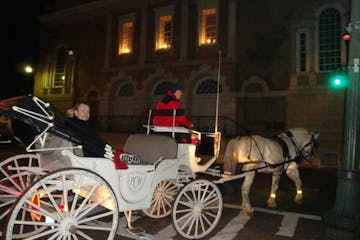 carriage ride tour at night