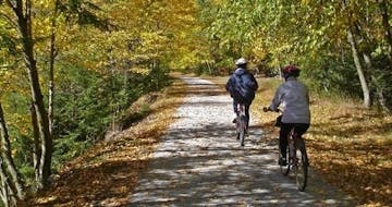 Two bikers on the scenic trail