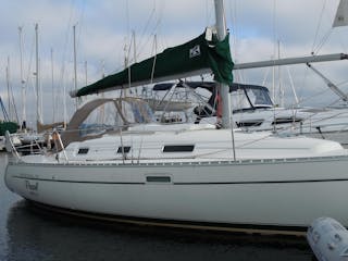 Side view of Pearl sailboat