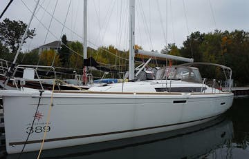Side view of Rivulet sailboat