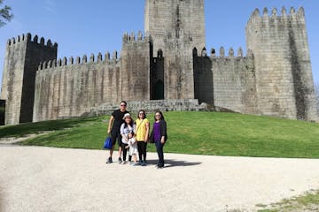 Family-at-Guimarães-Castle-in-Portugal