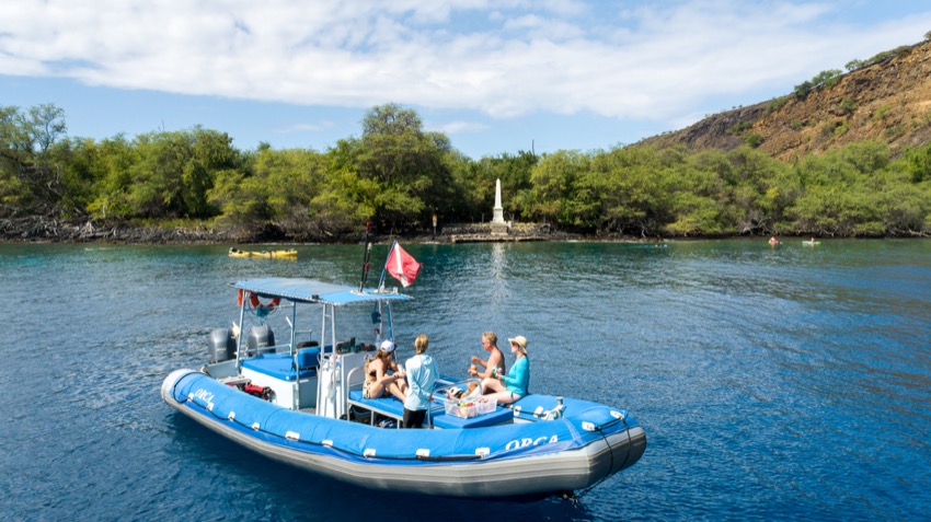 a small boat in a body of water