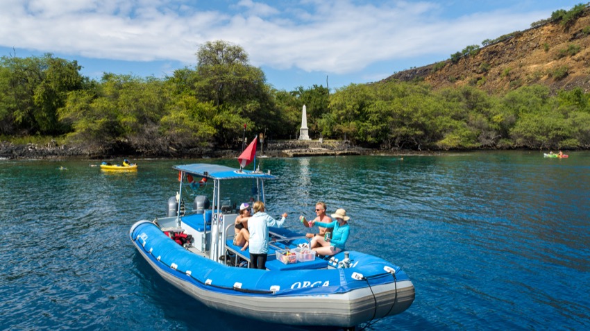 a small boat in a body of water