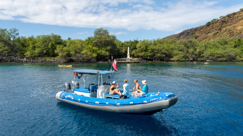 a small boat in a body of water