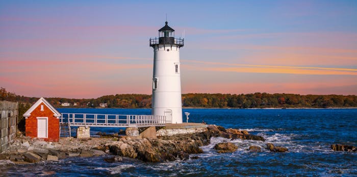 https://fh-sites.imgix.net/sites/2647/2020/03/11123015/Isle-of-Shoals-Portsmouth-Harbor-Lighthouse-Tour-image-1.jpg?auto=compress%2Cformat&w=700&h=700&fit=max