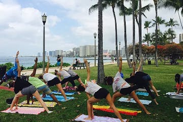 Yoga class at Waikiki Beach park