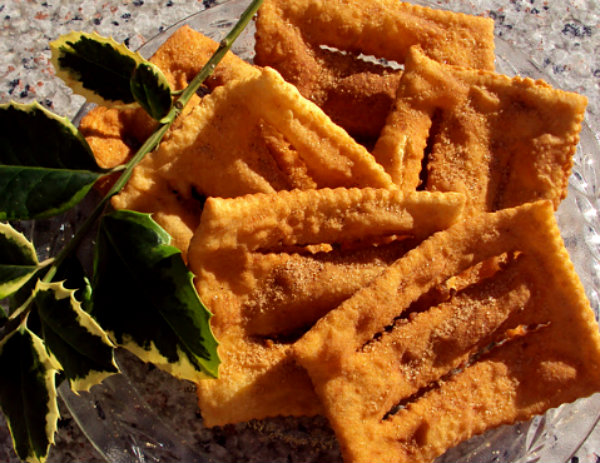 Coscoroes, typical Portuguese Christmas dessert