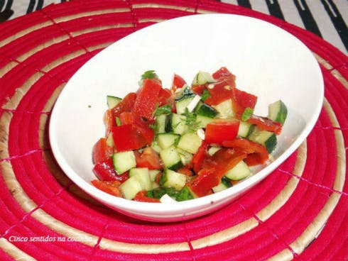Mixed salad with peppers and cucumbers