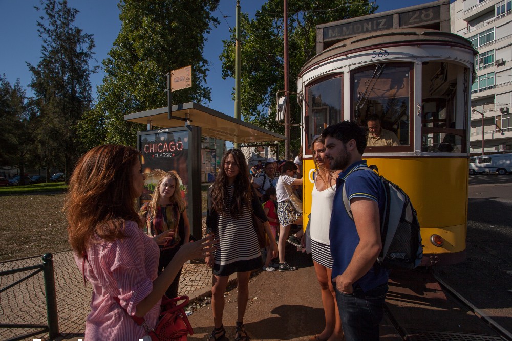 walking food tour tram 28