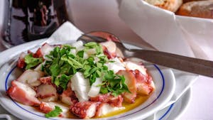 Portuguese dishes to enjoy by the beach - salada de polvo octopus