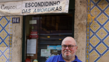 Alex Steffen standing in front of a shop