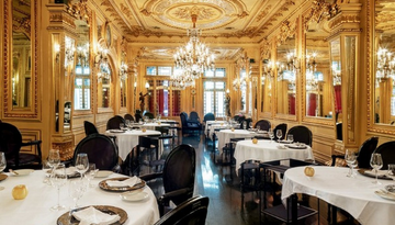 Dining room at Restaurante Tavares