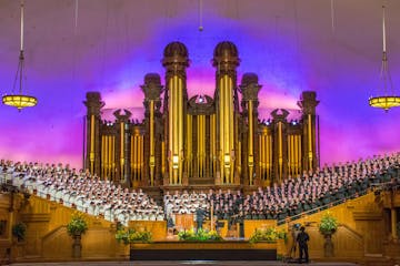 Mormon Tabernacle Choir performing