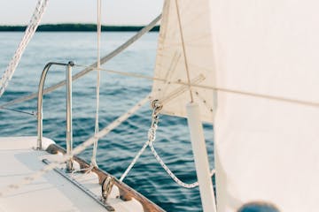 White boat sailing during daytime