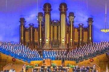 Mormon Tabernacle choir performing