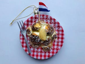 Traditional Dutch Food Christmas tree ornament: poffertjes
