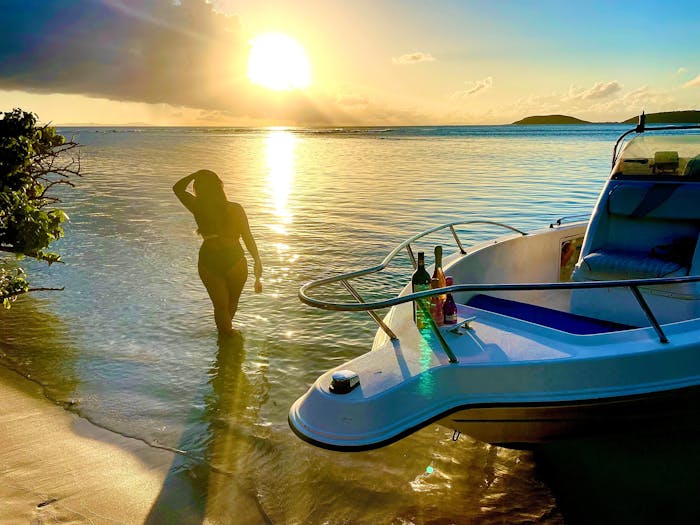 sailboat sunset cruise