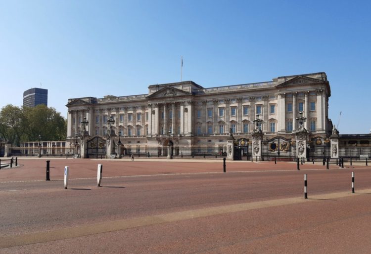 Buckingham Palace: The most famous royal palace in the world - London Cab Tours