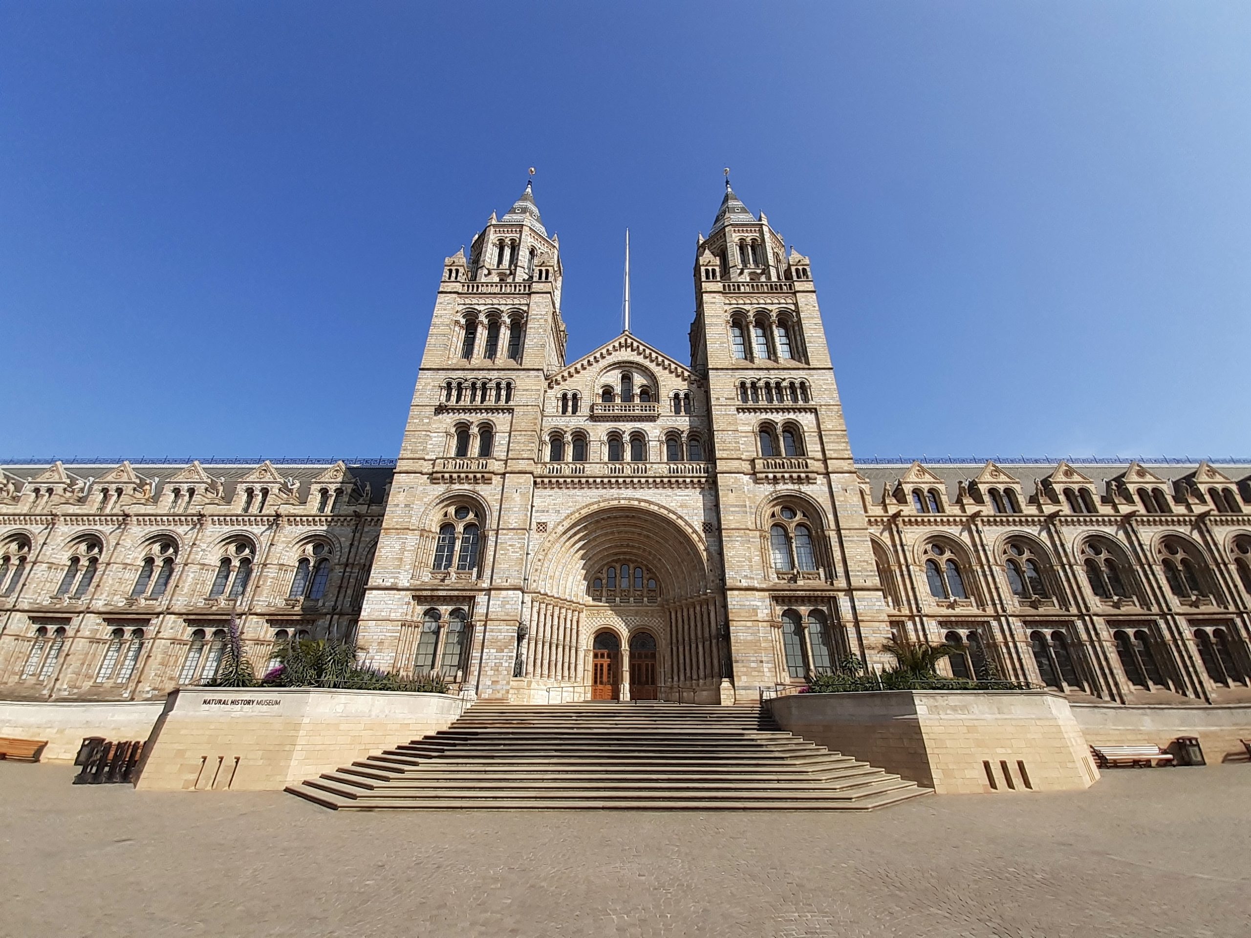 Natural History Museum: Perfect neo-Romanesque symmetry - London Cab Tours