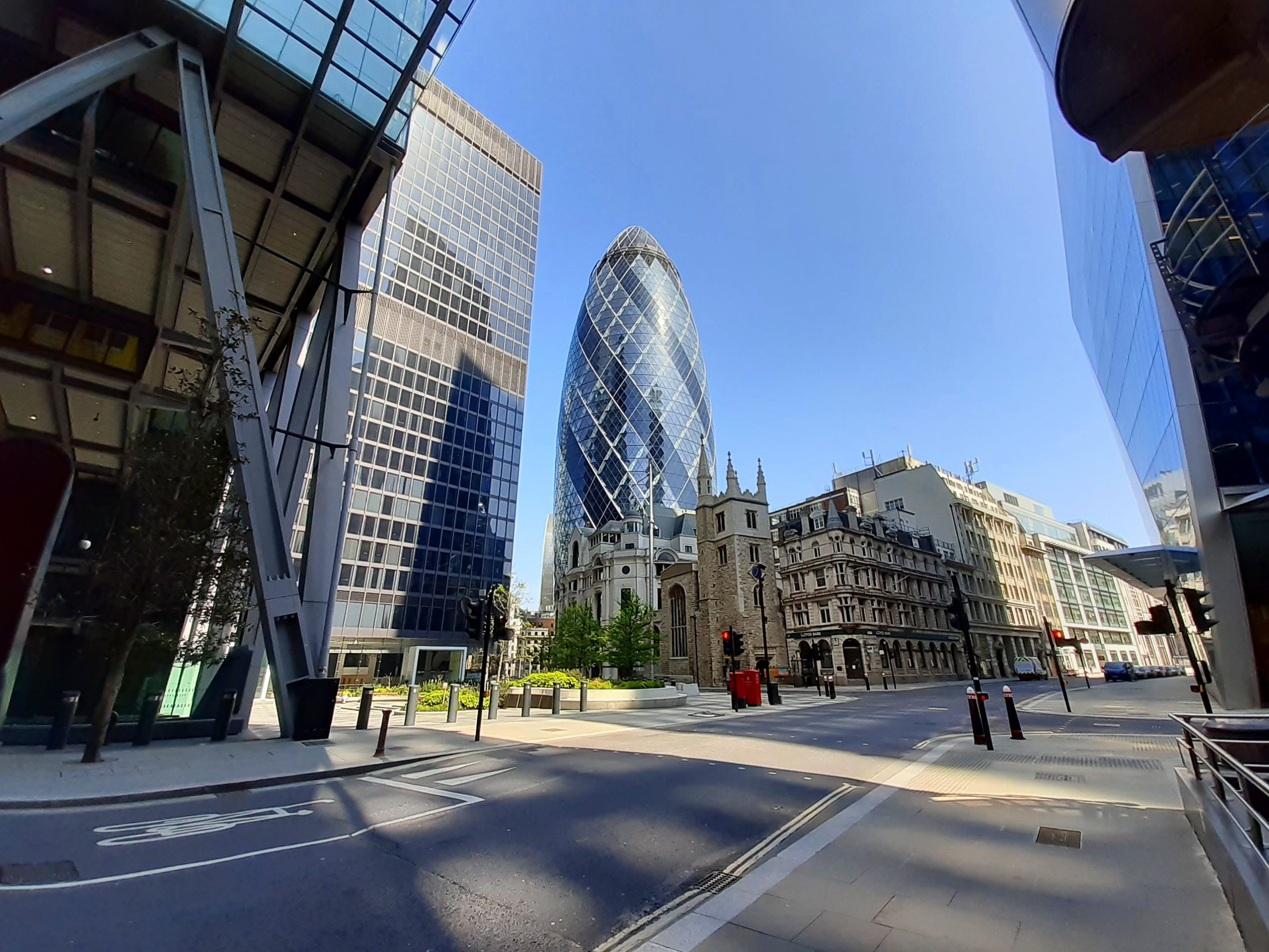 The Gherkin and Church of St. Andrew Undershaft: Neo-futurist in the background, perpendicular gothic in the foreground - London Cab Tours