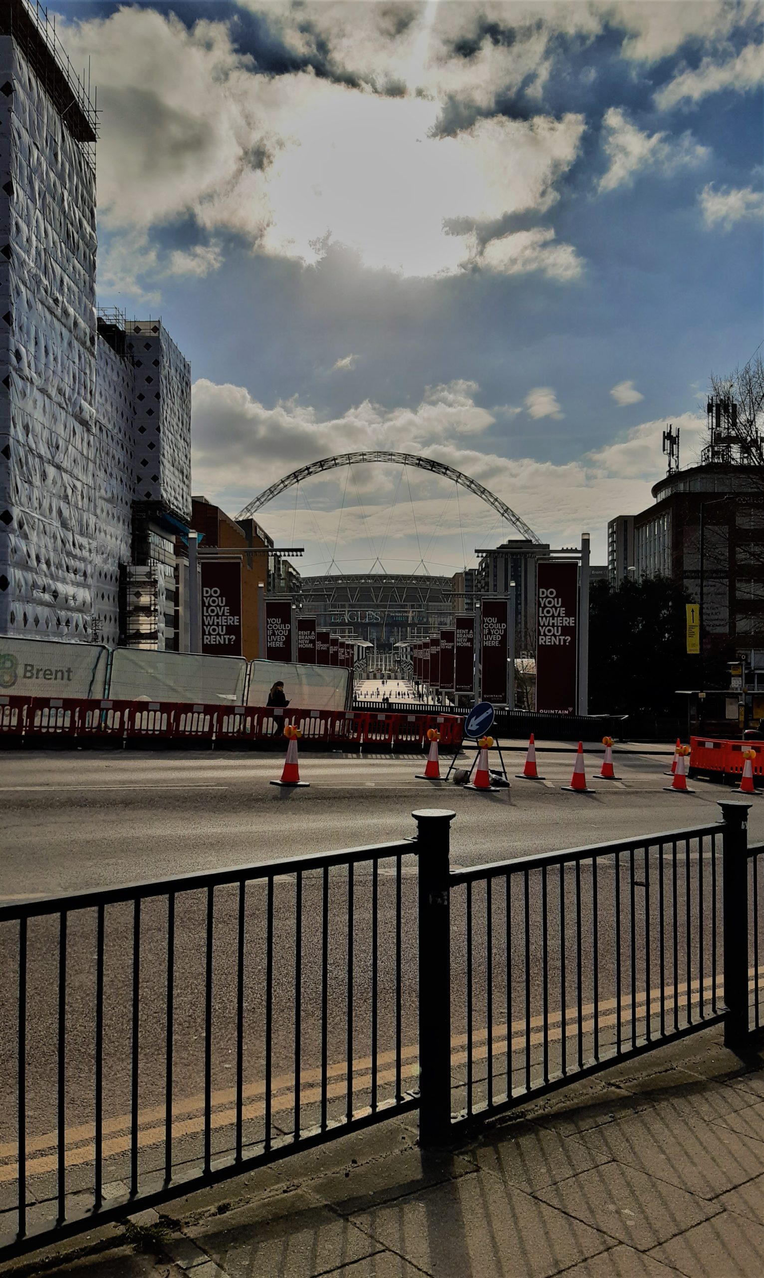 a bridge over a river in a city