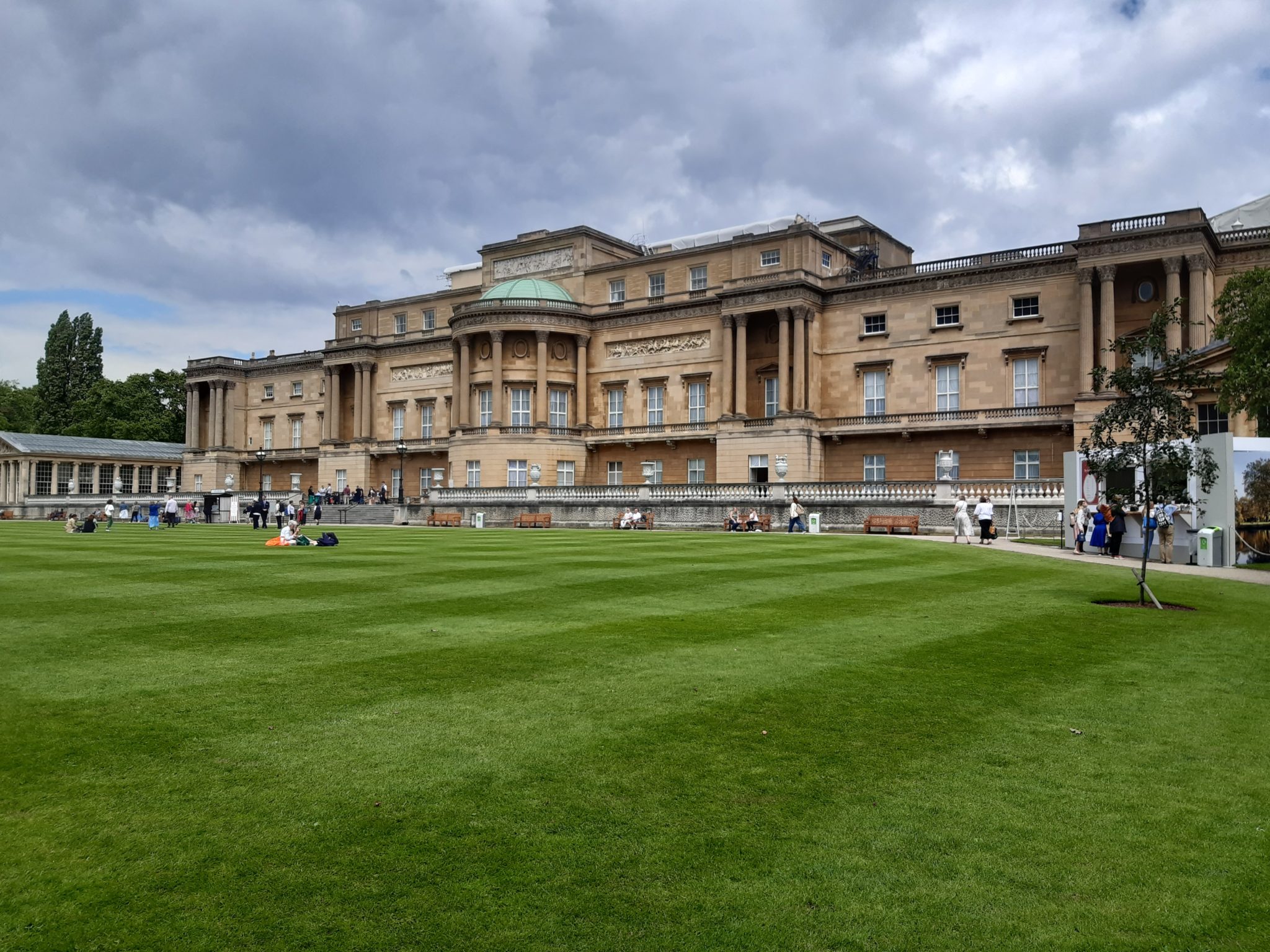 Buckingham Palace Garden, Summer 2021: Part 1 | London Cab Tours