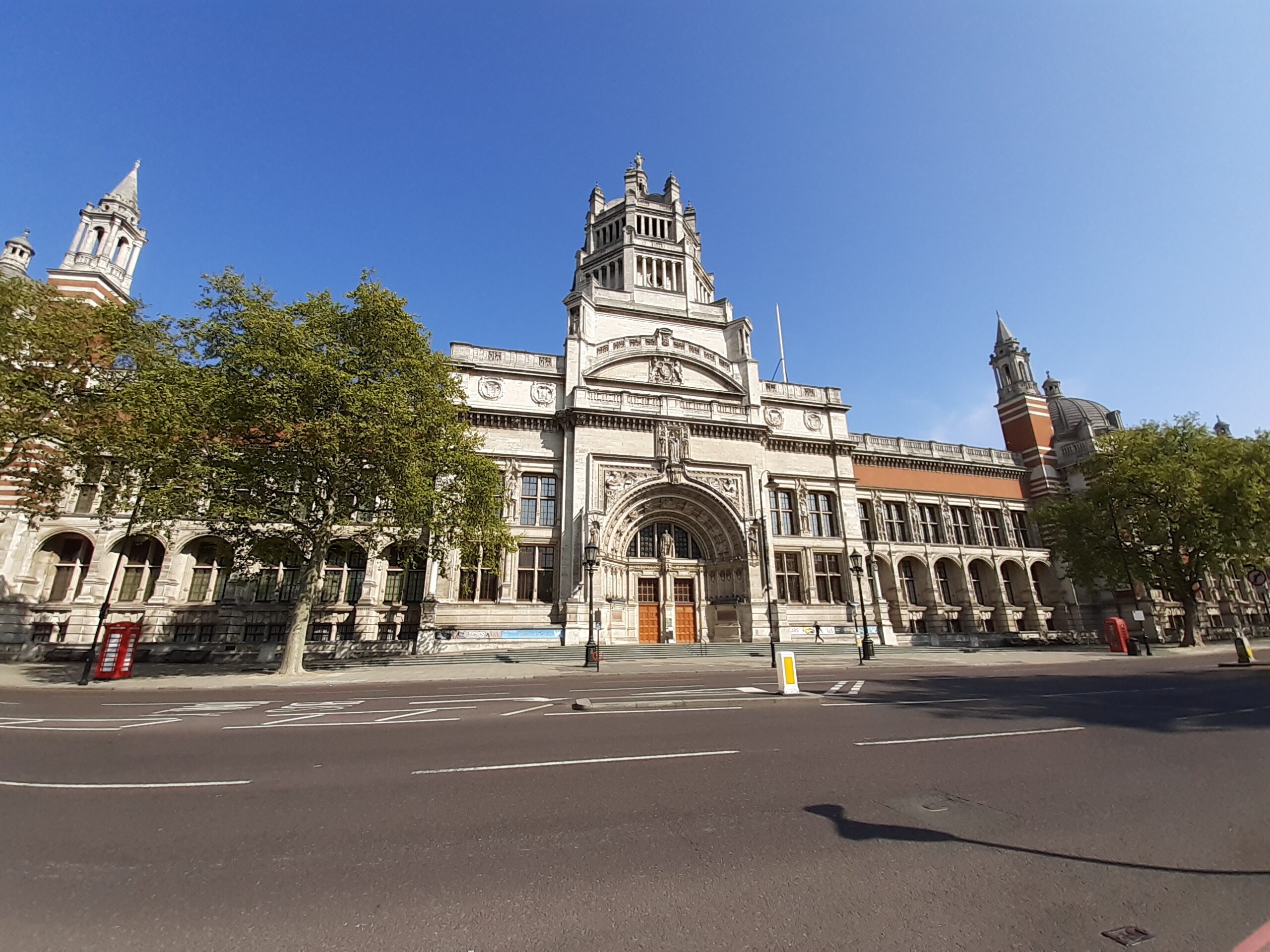 Victoria & Albert Museum, London Cab Tours