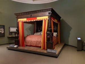 Great Bed of Ware, Victoria & Albert Museum - London Cab Tours