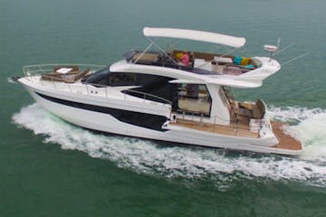 Rent a boat in Aventura on charter.